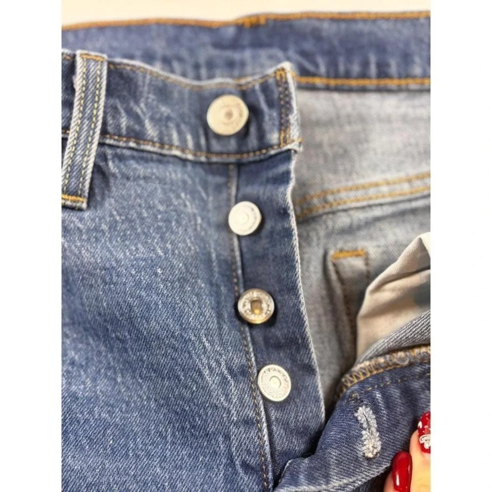 Levis 501 Original Fit Jeans Mens Medium Wash Blue Straight Leg Button Fly 28x30